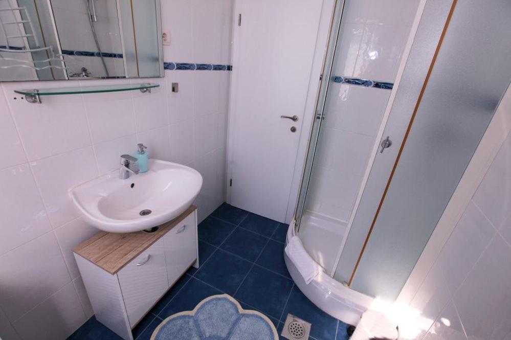 Apartments Luka روغوزنيكا المظهر الخارجي الصورة